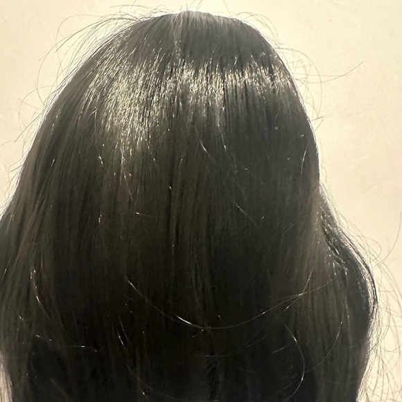 New Wig! Sleek Black Bob Wig, Can Be Worn to the Side or in the Middle. - Picture 9 of 11